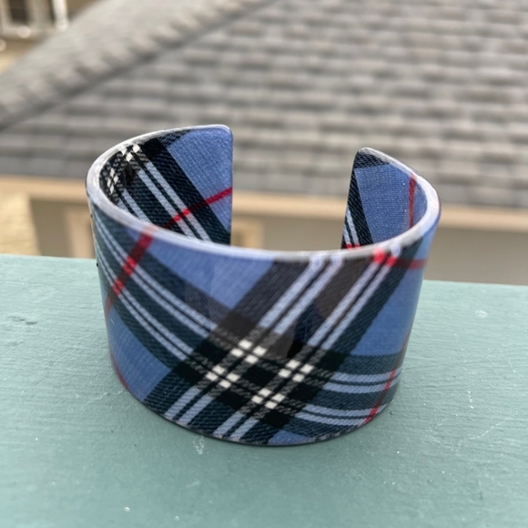 SUPER FUN Tartan Arcrylic Cuff NWT - Picture 4 of 4